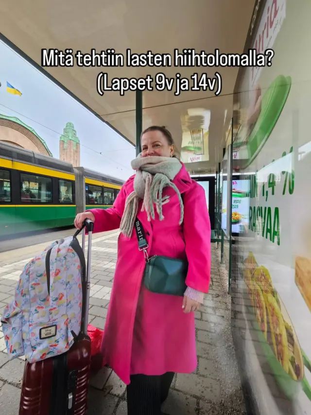 Lue kuvista mitä me tehtiin 9v ja 14v lasten hiihtolomalla? 

Ei todellakaan joka lomalle keksitä tekemistä tai reissuja, mutta tän hetkinen työtilanne mahdollisti viiden päivän reissun ilman erillistä lomaa itselle. 

Oli rankka reissu, mutta tulipahan tehtyä😅❤️ Huomenna menen töihin lepäämään🫣

Samoja fiiliksiä kellään?